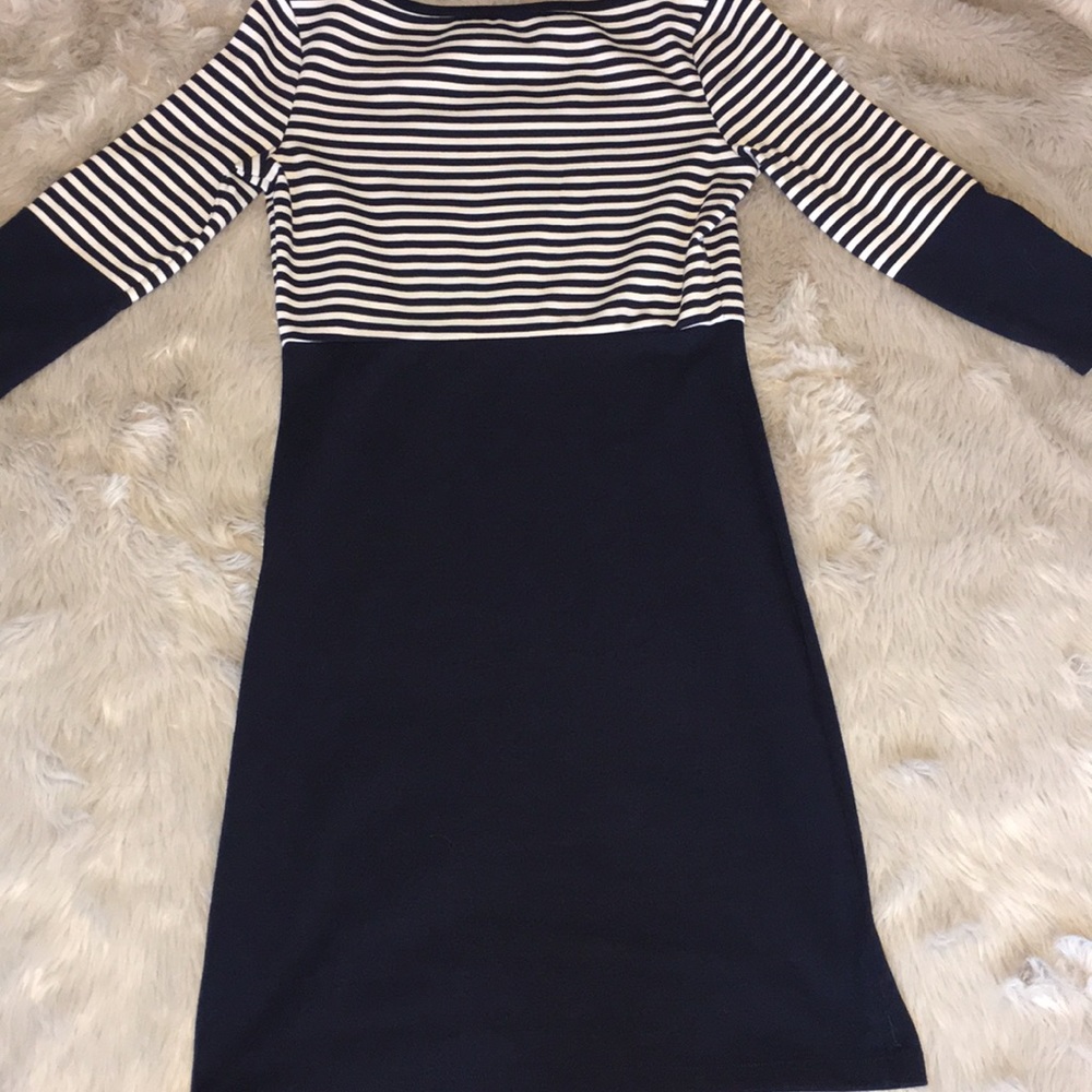 Figure-Flattering Mini - Picture 3 of 3